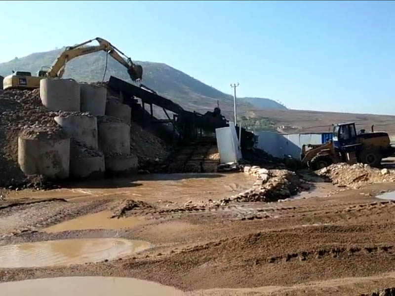 沙金振動篩設(shè)備 沙金振動篩設(shè)備